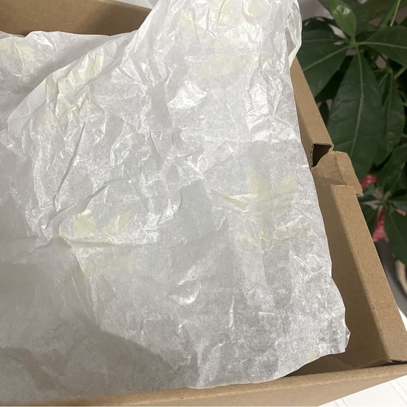 Adidas Yeezy Boost 700 MNVN Size 4.5 FV4440 (EMPTY BOX ONLY) Shoe Box EUC - Picture 6 of 9